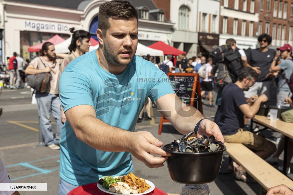 FRANCE-LILLE-FLEA MARKET-FOOD