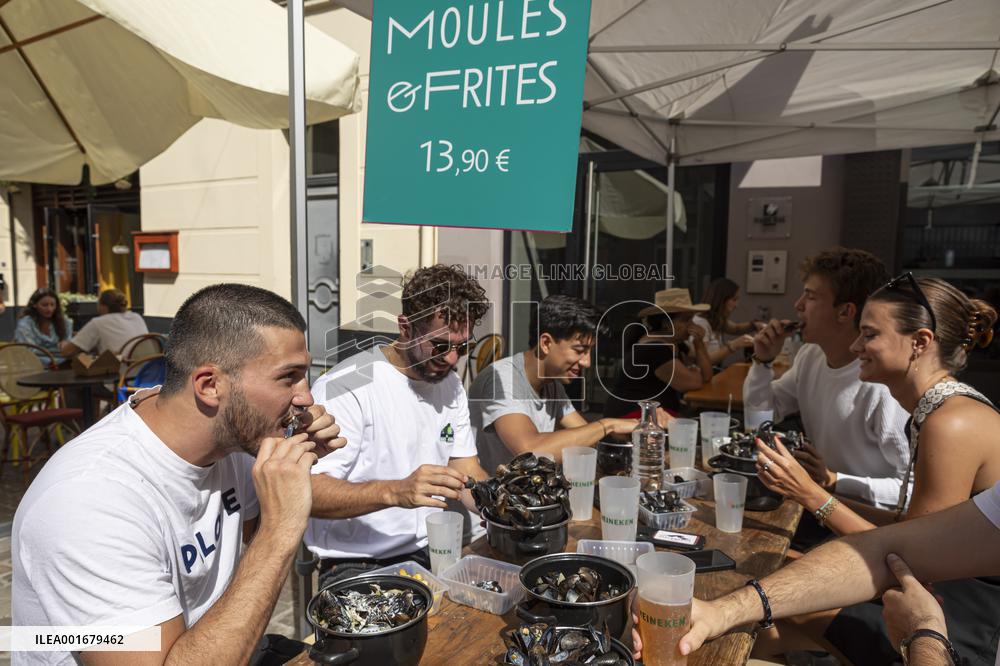FRANCE-LILLE-FLEA MARKET-FOOD