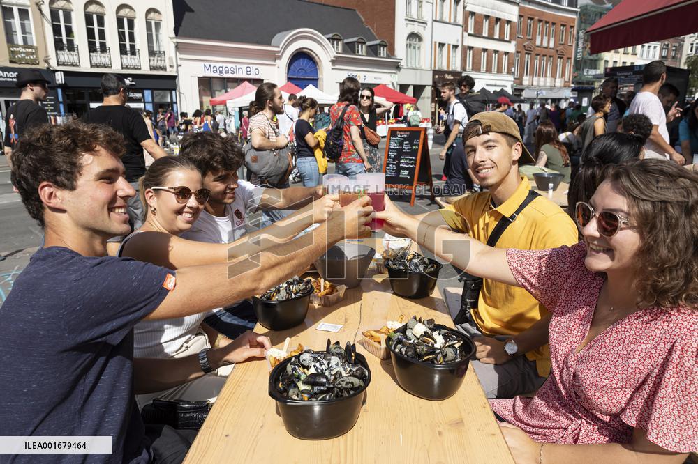 FRANCE-LILLE-FLEA MARKET-FOOD