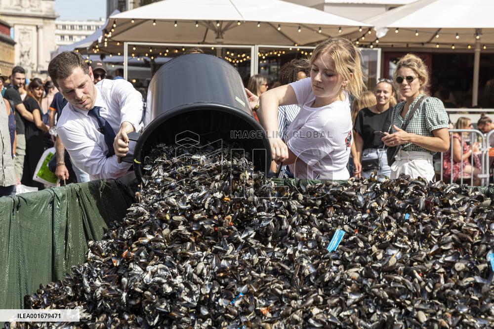 FRANCE-LILLE-FLEA MARKET-FOOD