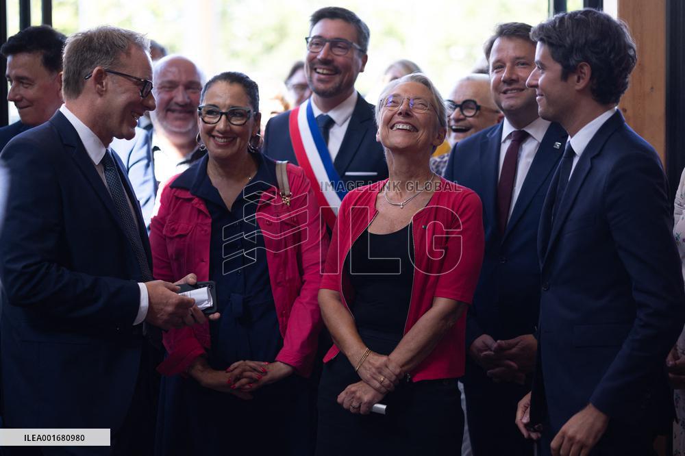 Elisabeth Borne and Gabriel Attal visit a highschool - Liffre