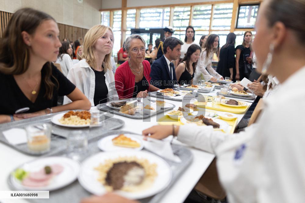 Elisabeth Borne and Gabriel Attal visit a highschool - Liffre