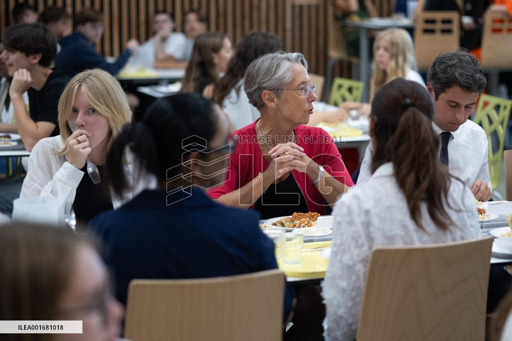 Elisabeth Borne and Gabriel Attal visit a highschool - Liffre