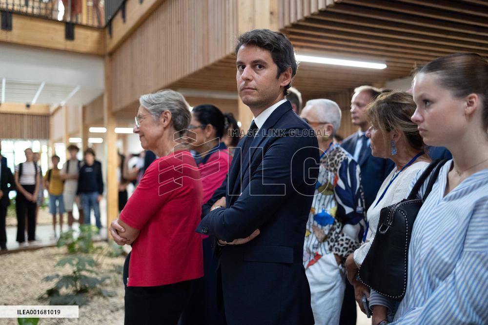 Elisabeth Borne and Gabriel Attal visit a highschool - Liffre