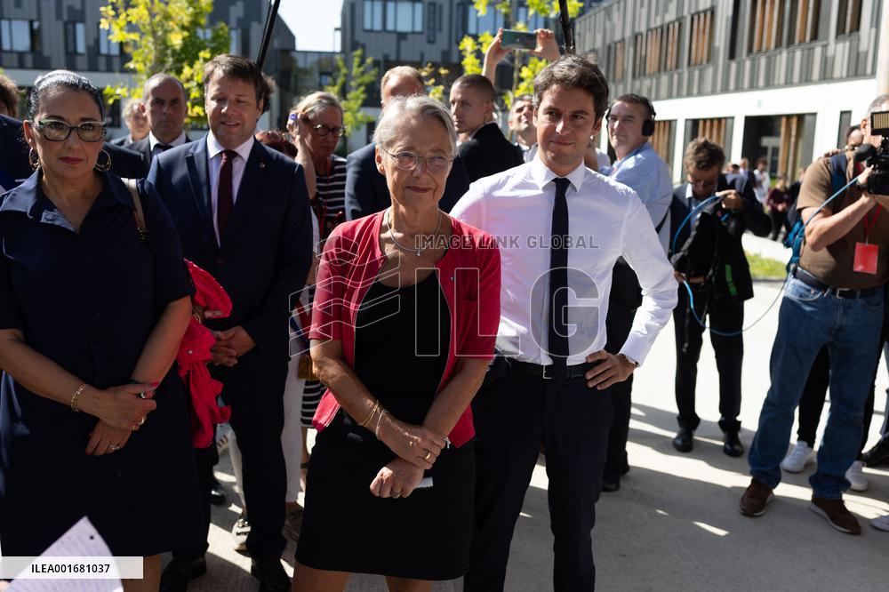 Elisabeth Borne and Gabriel Attal visit a highschool - Liffre