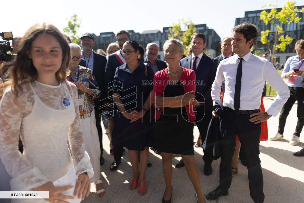 Elisabeth Borne and Gabriel Attal visit a highschool - Liffre