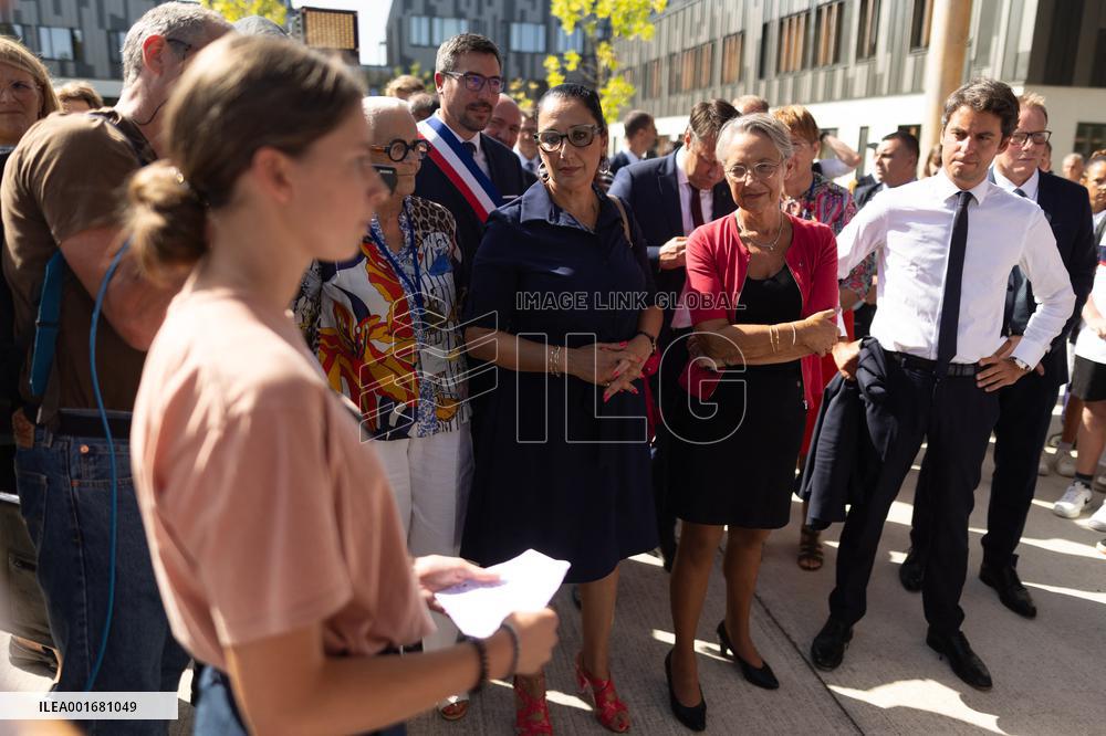 Elisabeth Borne and Gabriel Attal visit a highschool - Liffre