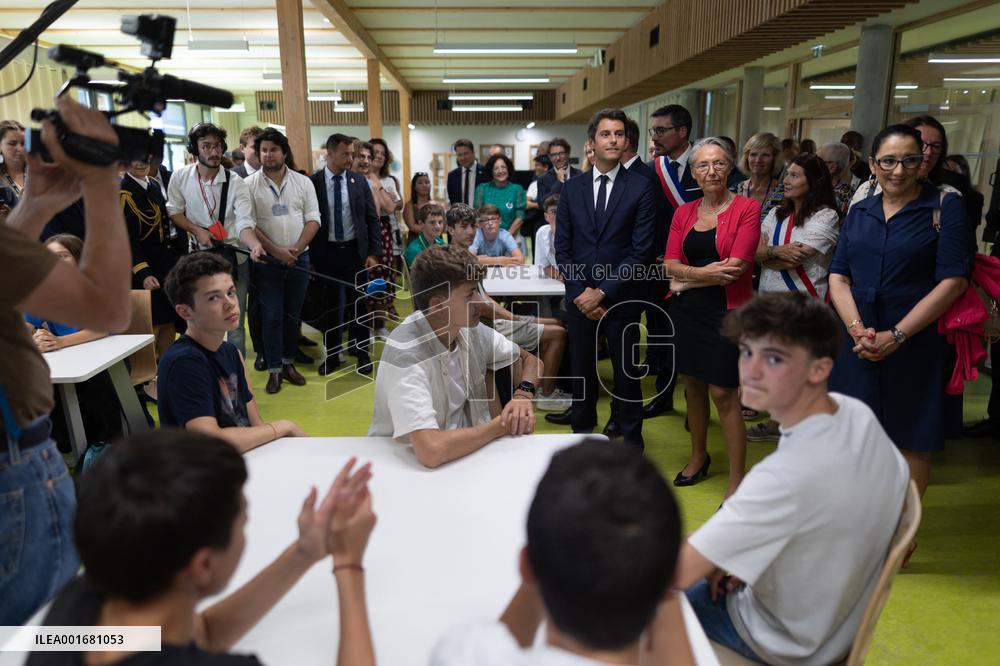 Elisabeth Borne and Gabriel Attal visit a highschool - Liffre