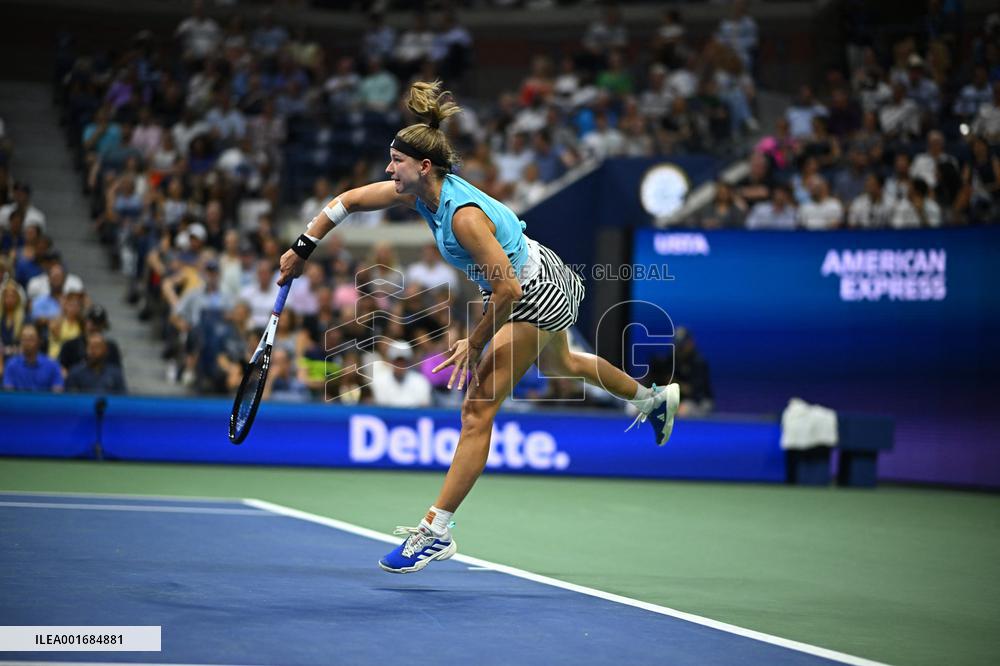 US Open - Quarter Final Muchova v Cirstea
