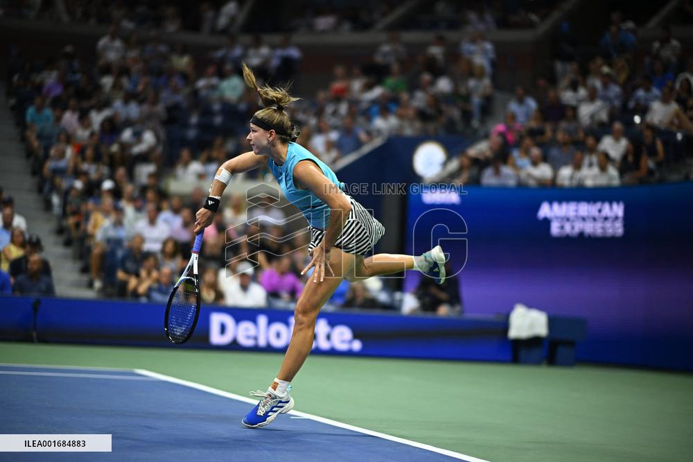 US Open - Quarter Final Muchova v Cirstea