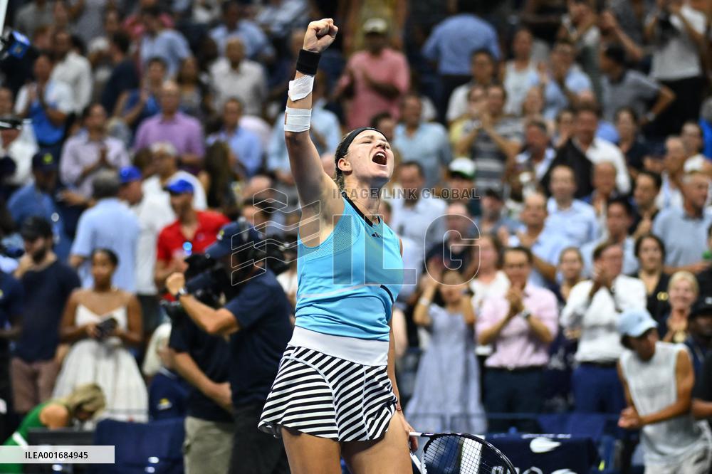 US Open - Quarter Final Muchova v Cirstea