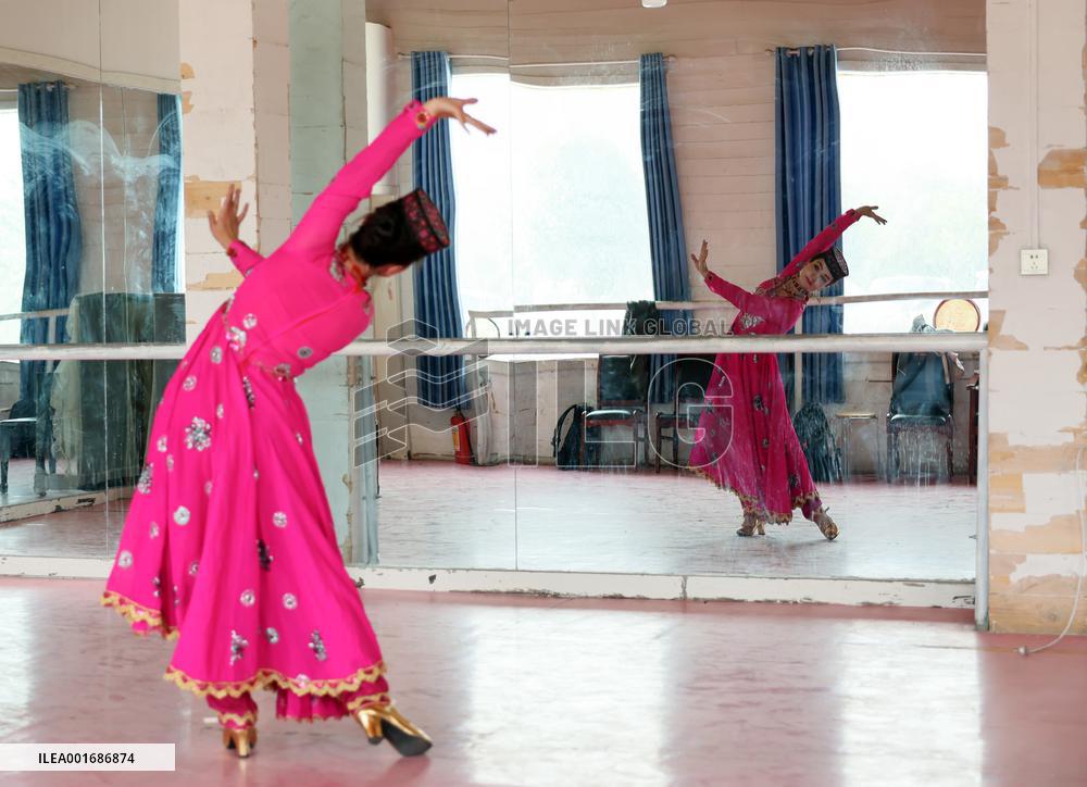 CHINA-XINJIANG-TAXKORGAN-TOURIST SERVICE (CN)