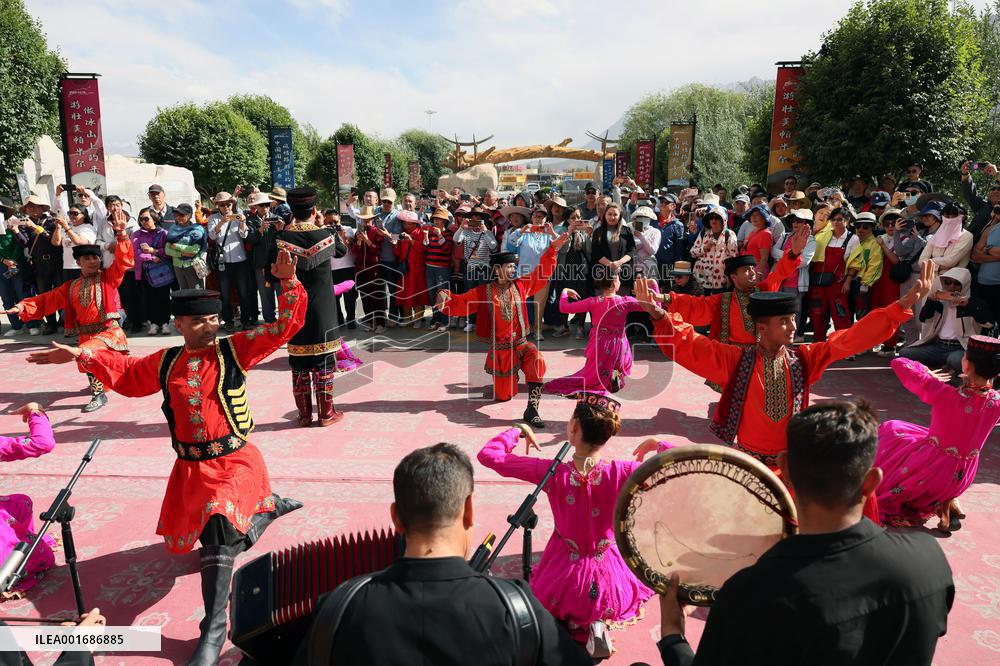 CHINA-XINJIANG-TAXKORGAN-TOURIST SERVICE (CN)