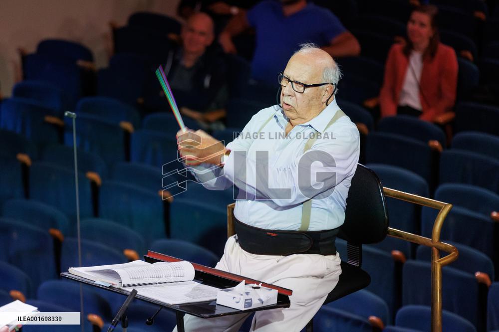 Rehearsal of Mahler's symphony No 8