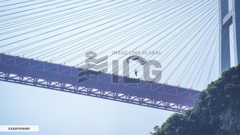 (SP)CHINA-GUIZHOU-HIGH BRIDGE EXTREME SPORTS (CN)