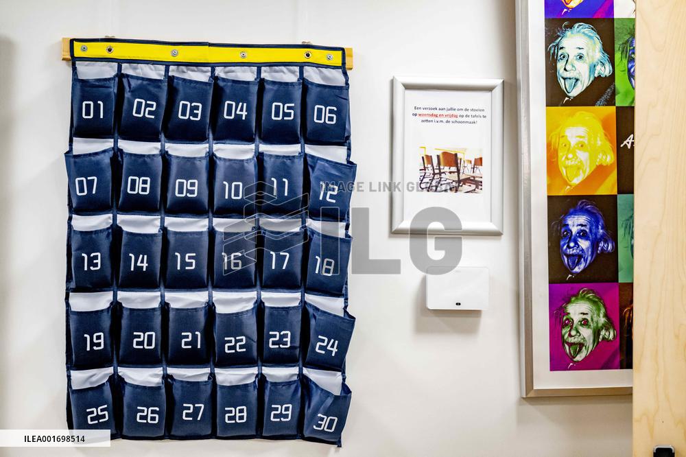 Netherlands Ban Mobile Phones In Classrooms