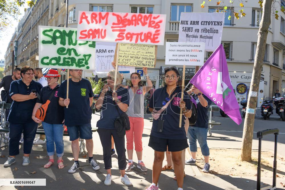 Medical Regulation Assistants Protest In Front Of The Ministry Of Health - Paris