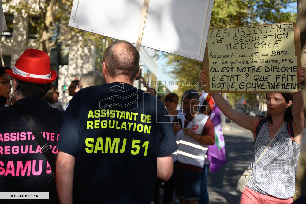 Medical Regulation Assistants Protest In Front Of The Ministry Of Health - Paris