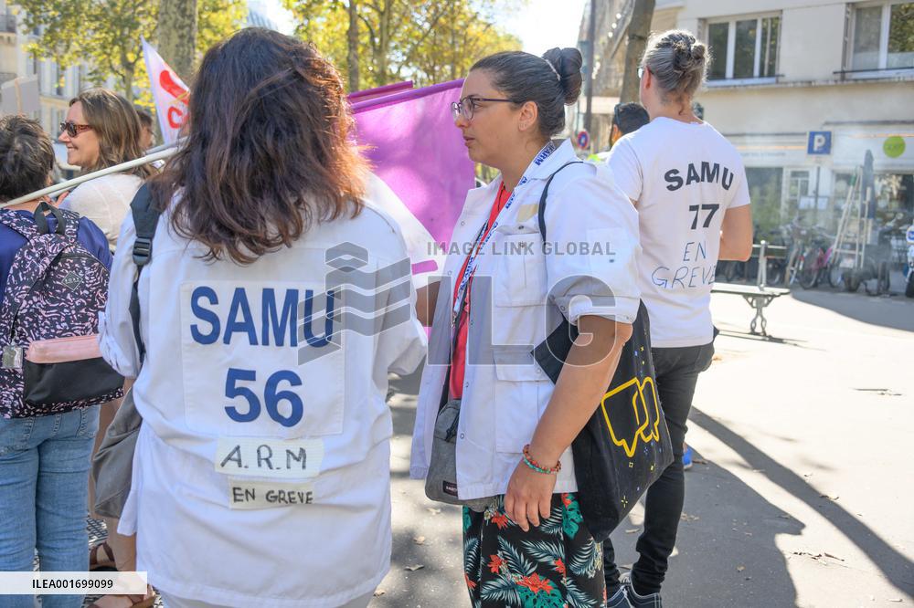 Medical Regulation Assistants Protest In Front Of The Ministry Of Health - Paris