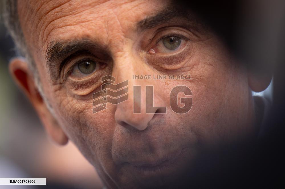 Eric Zemmour And Marion Marechal Visit To The Market - Cogolin