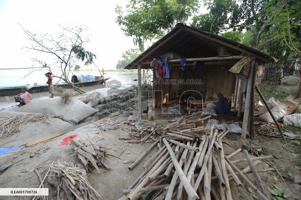 The Erosion By Zumuna River Has Intensified Over - Bangladesh