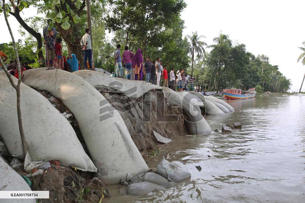 The Erosion By Zumuna River Has Intensified Over - Bangladesh