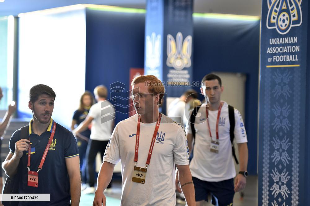 Teams of Ukraine and England arrive at Wroclaw stadium