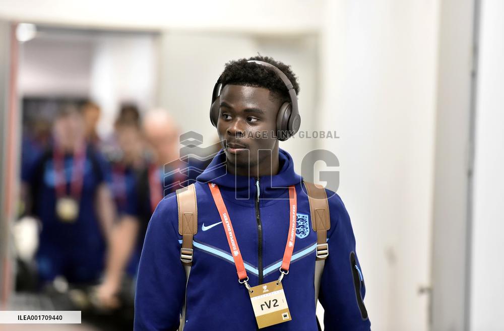 Teams of Ukraine and England arrive at Wroclaw stadium