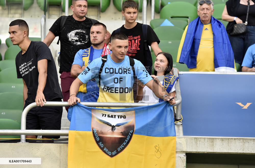 Teams of Ukraine and England arrive at Wroclaw stadium