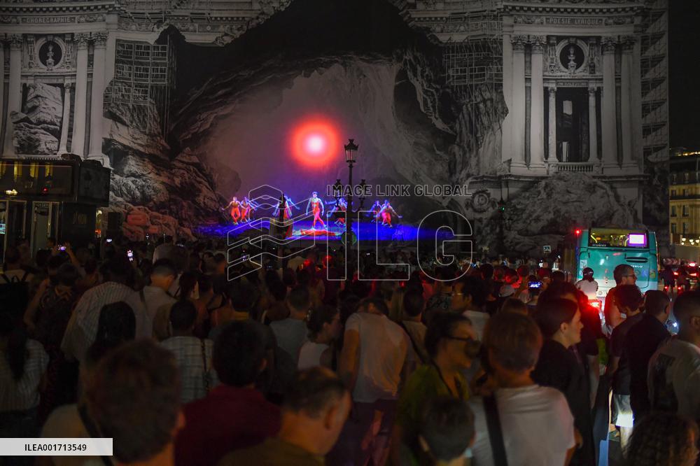 JR et l opera de Paris.