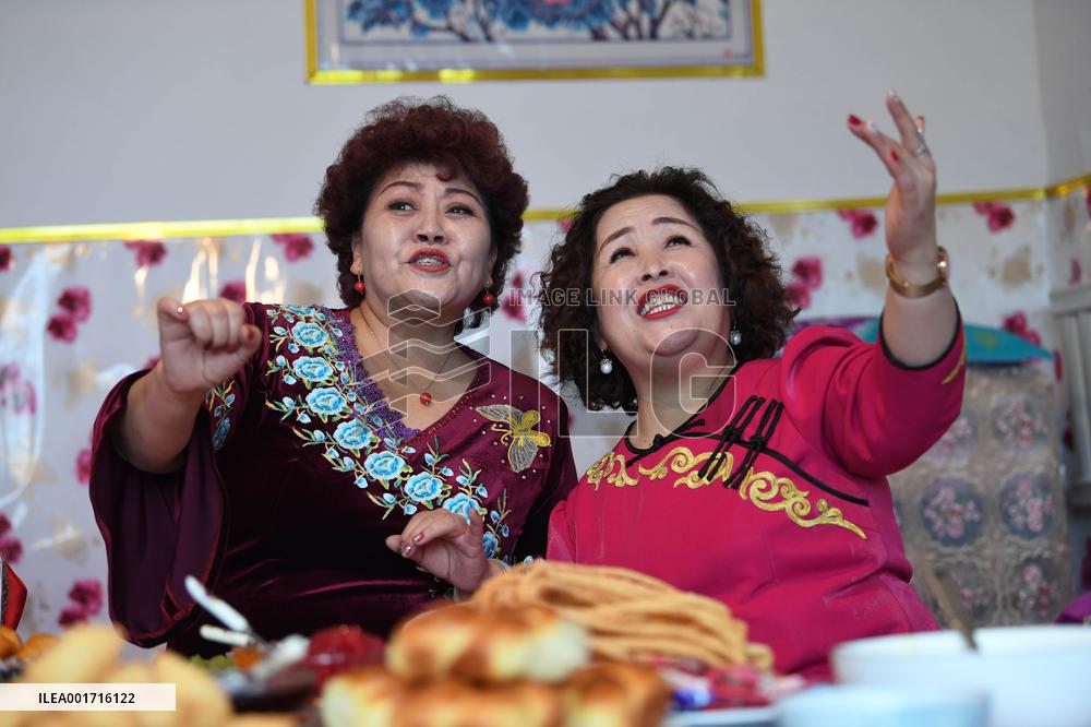 CHINA-XINJIANG-FOLK SONG (CN)