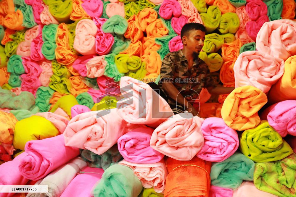 Dengue Hikes Demand For Mosquito Nets - Bangladesh