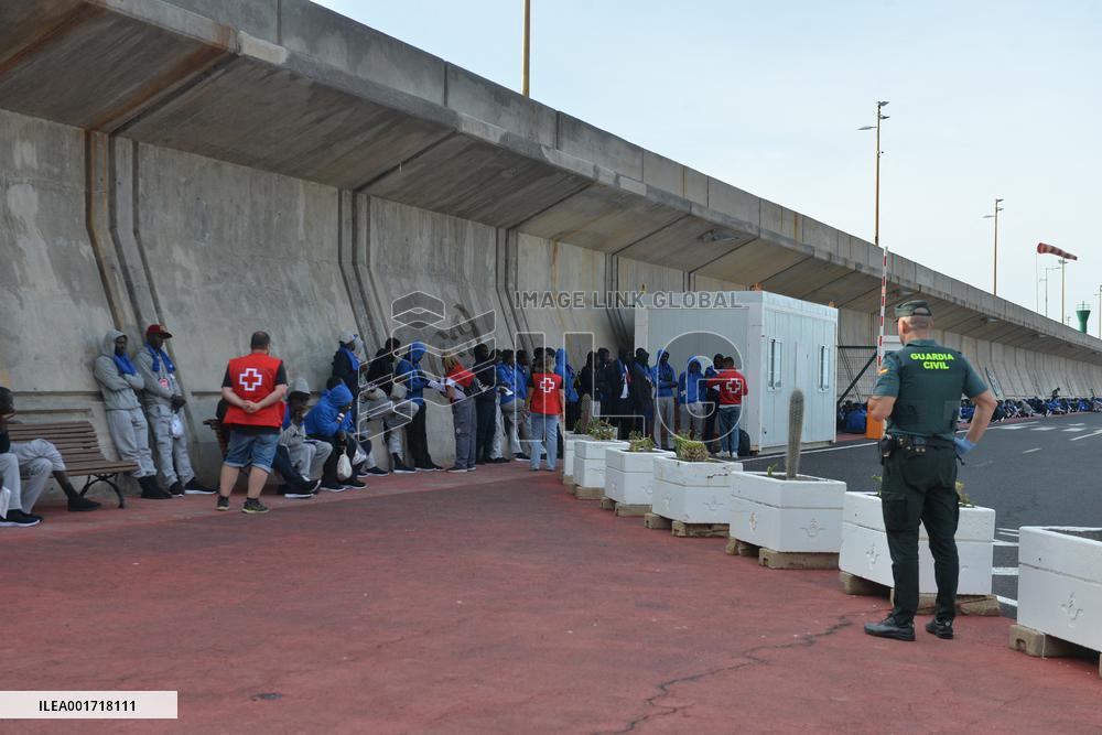 More Than 400 Immigrants Arrive Illegally To El Hierro Island - Spain