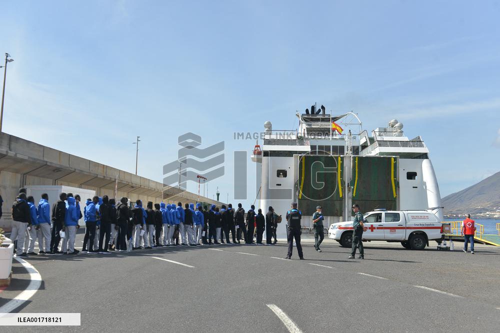 More Than 400 Immigrants Arrive Illegally To El Hierro Island - Spain