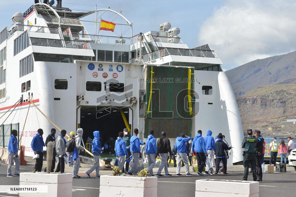 More Than 400 Immigrants Arrive Illegally To El Hierro Island - Spain