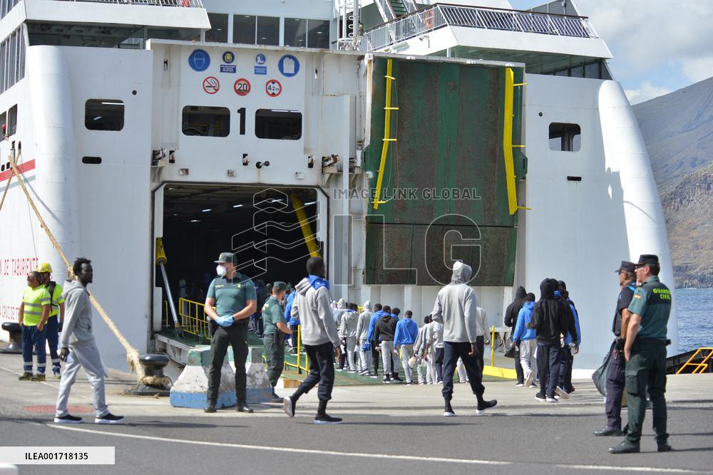 More Than 400 Immigrants Arrive Illegally To El Hierro Island - Spain