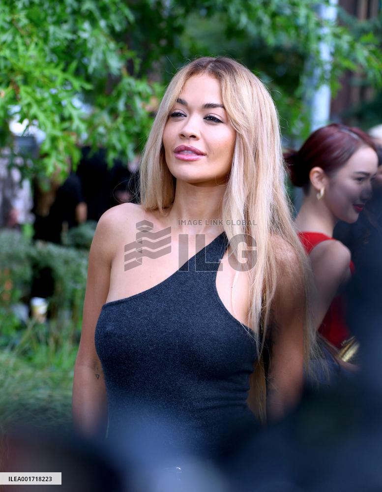 NYFW - Celebs At The Michael Kors Show