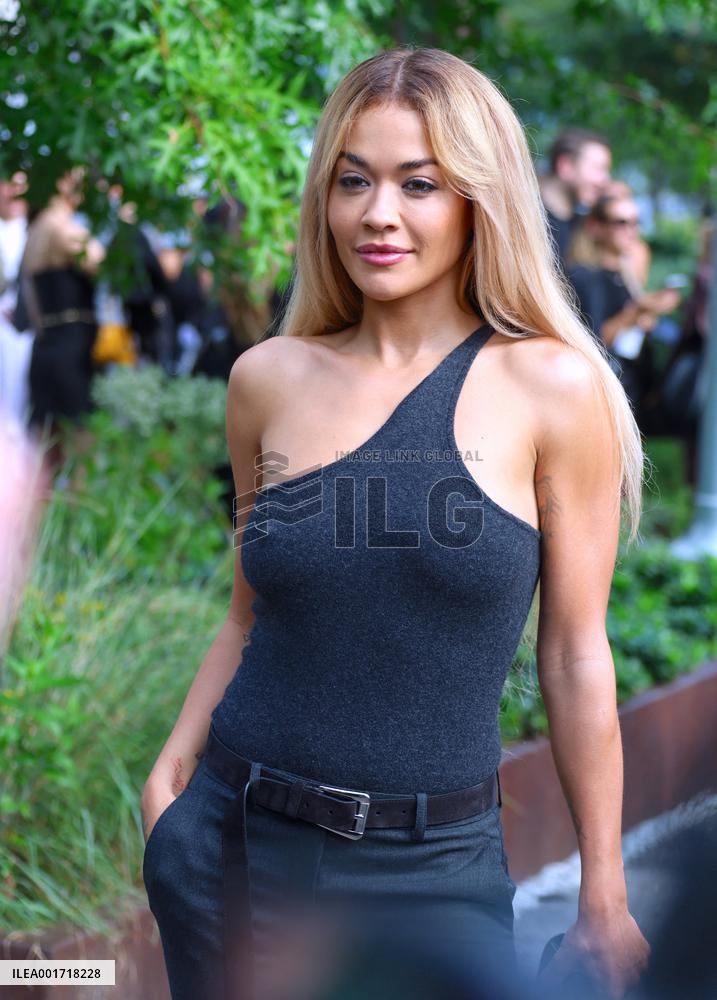 NYFW - Celebs At The Michael Kors Show