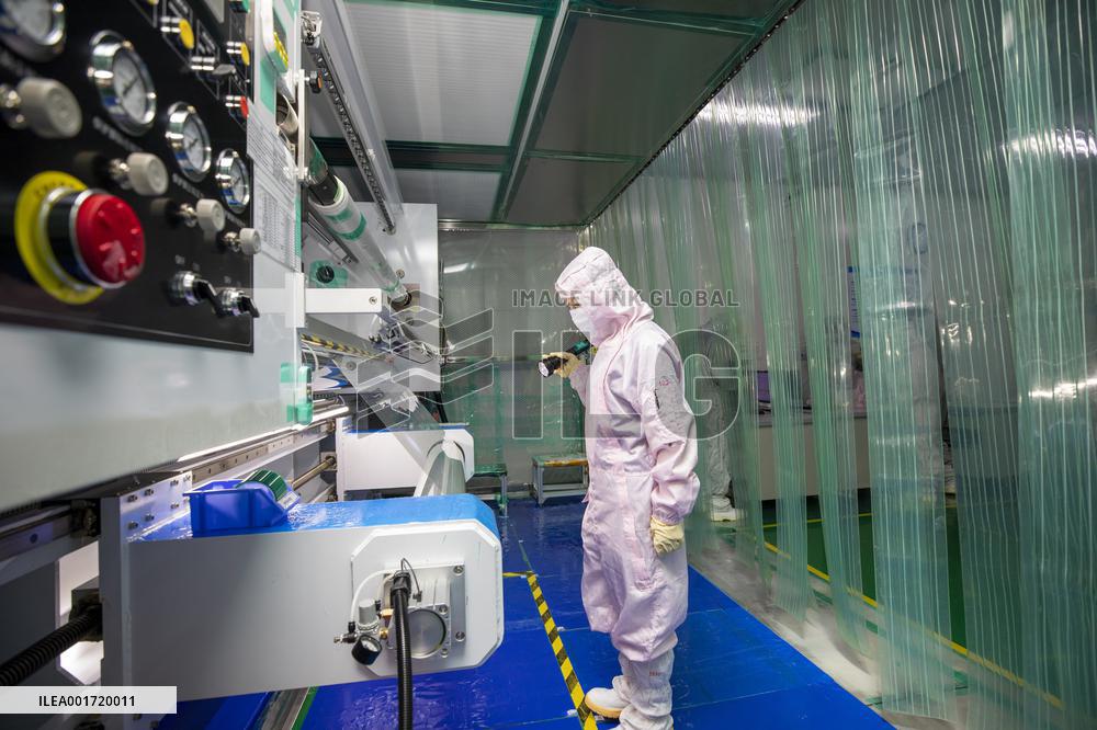 China Manufacturing Industry High Transmittance Conductive Film Materials