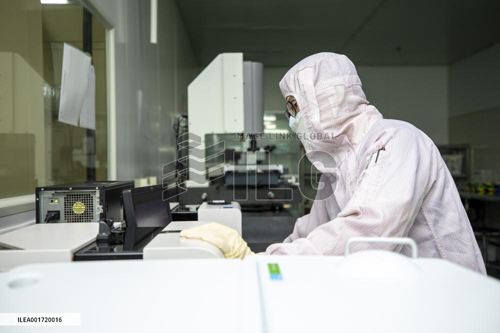 China Manufacturing Industry High Transmittance Conductive Film Materials