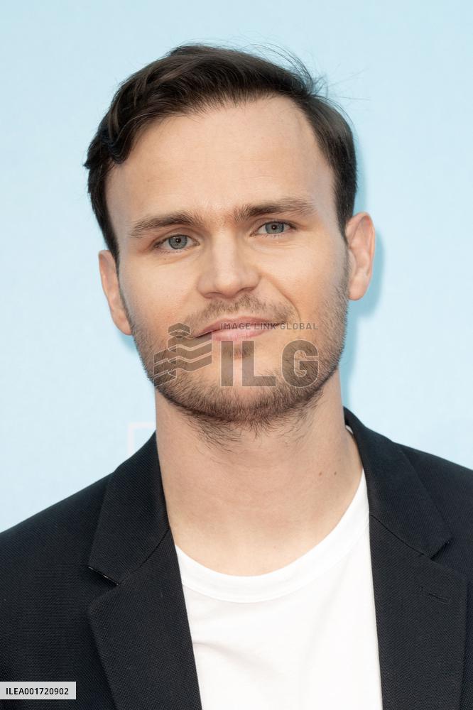 25th TV Fiction Festival - Demain nous appartient photocall - La Rochelle - Day One