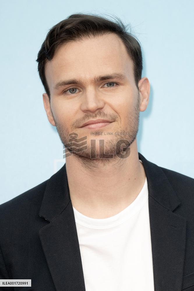 25th TV Fiction Festival - Demain nous appartient photocall - La Rochelle - Day One