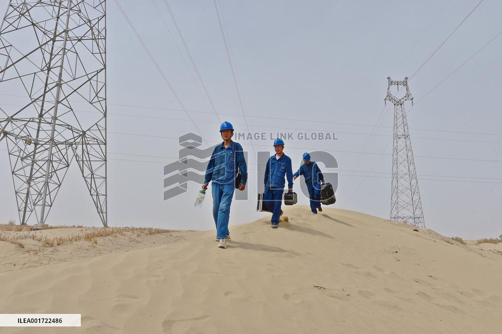 CHINA-XINJIANG-TAKLIMAKAN DESERT-POWER SUPPLY (CN)