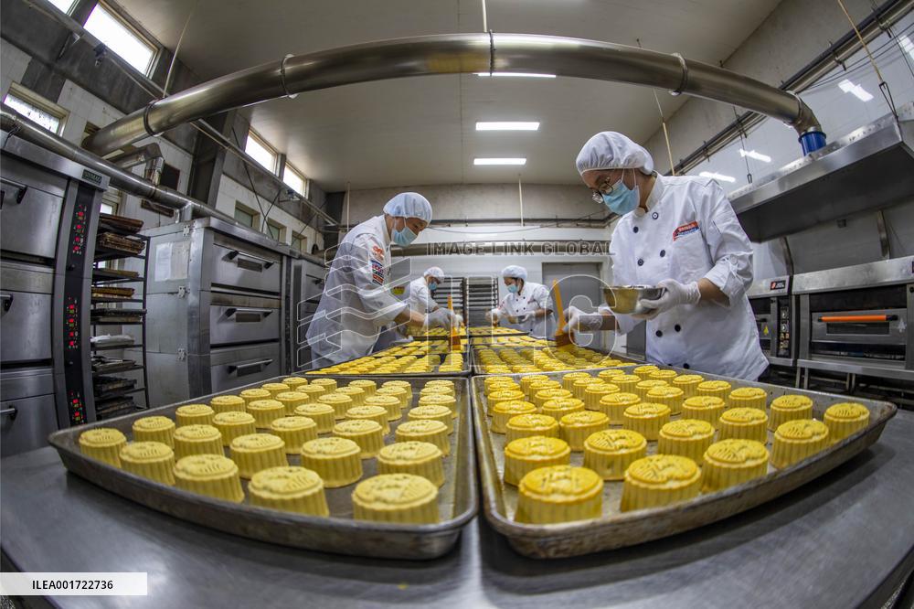 #CHINA-MID-AUTUMN FESTIVAL-MOON CAKE-MAKING (CN)