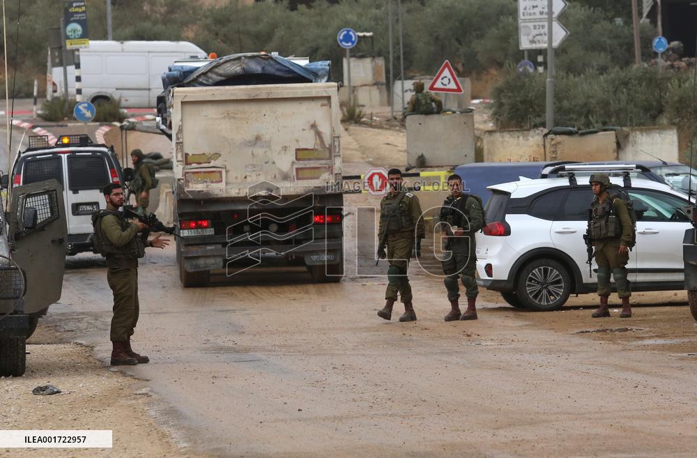 MIDEAST-NABLUS-CHECKPOINT-SHOOTING ATTACK