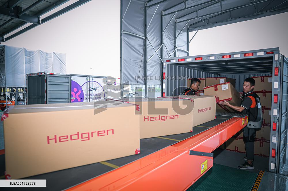 (SP)CHINA-ZHEJIANG-HANGZHOU-19TH ASIAN GAMES-LOGISTICS CENTER(CN)