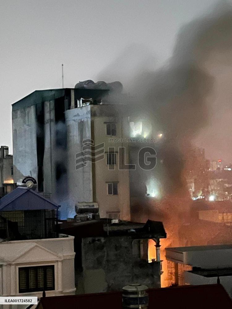 (SPOT NEWS)VIETNAM-HANOI-APARTMENT BLOCK-FIRE-RESCUE