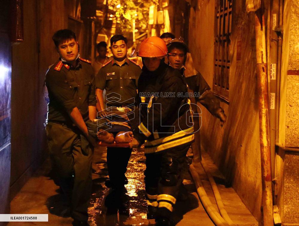 (SPOT NEWS)VIETNAM-HANOI-APARTMENT BLOCK-FIRE-RESCUE
