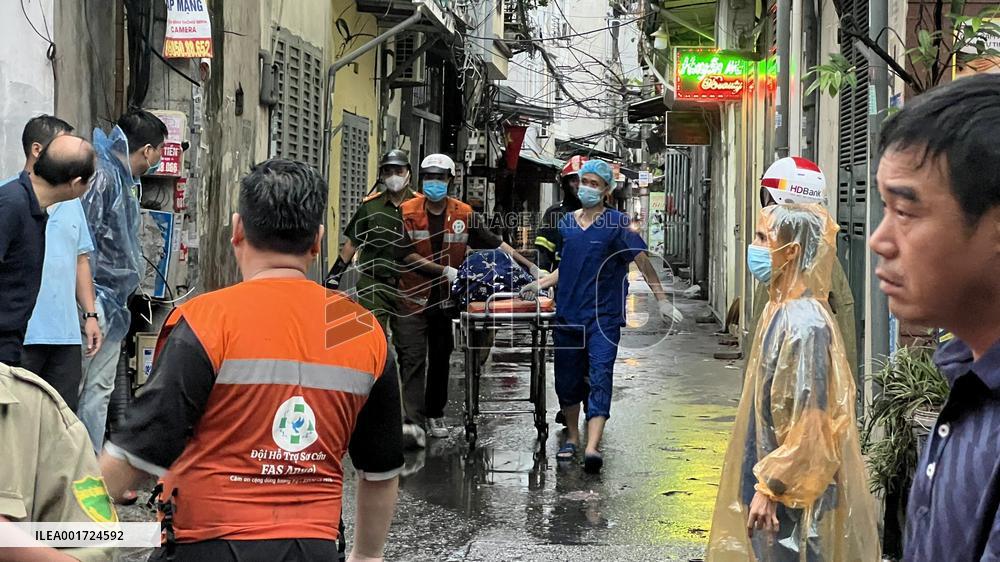 (SPOT NEWS)VIETNAM-HANOI-APARTMENT BLOCK-FIRE-RESCUE