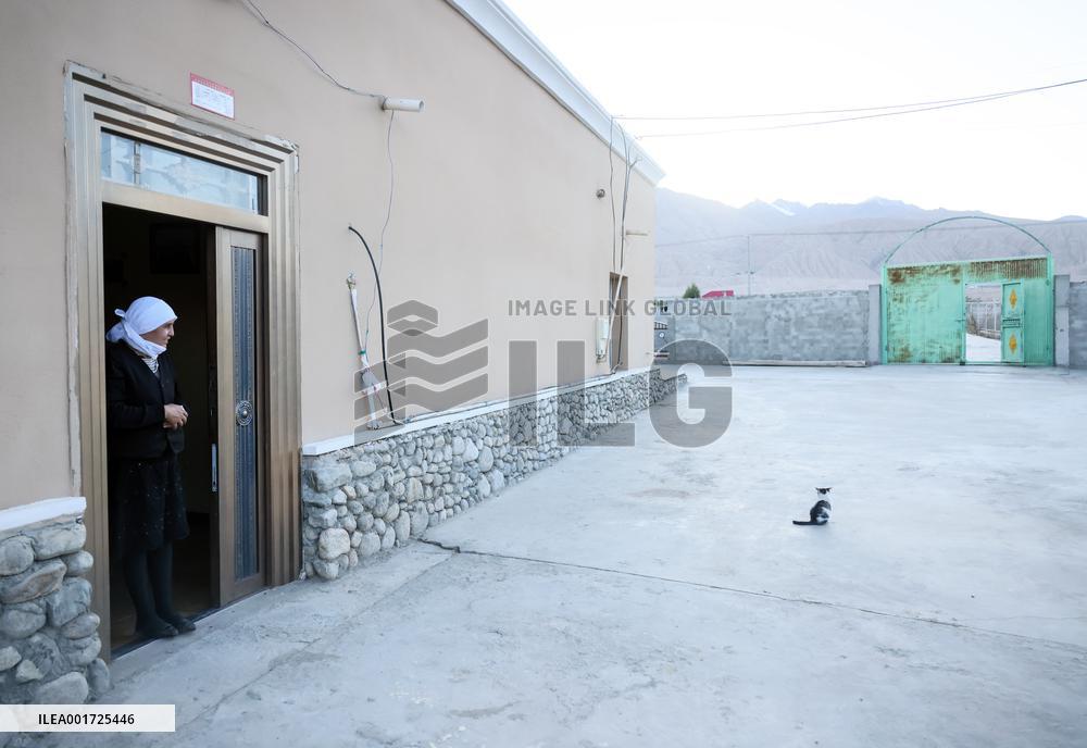 CHINA-XINJIANG-TAXKORGAN-BORDER PATROLMAN-LEGACY (CN)